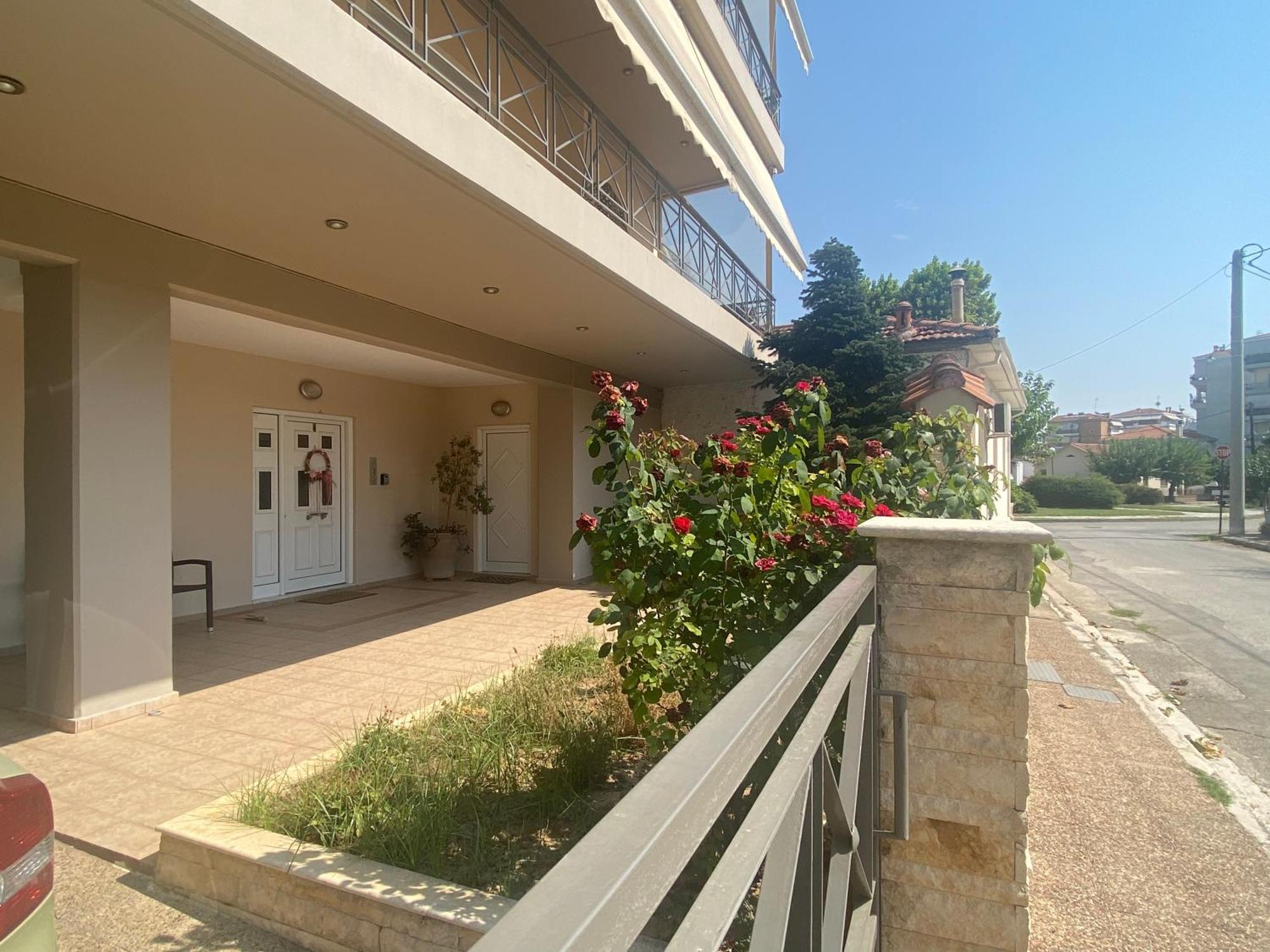 Cozy & Quiet City Apartment Трикала Экстерьер фото