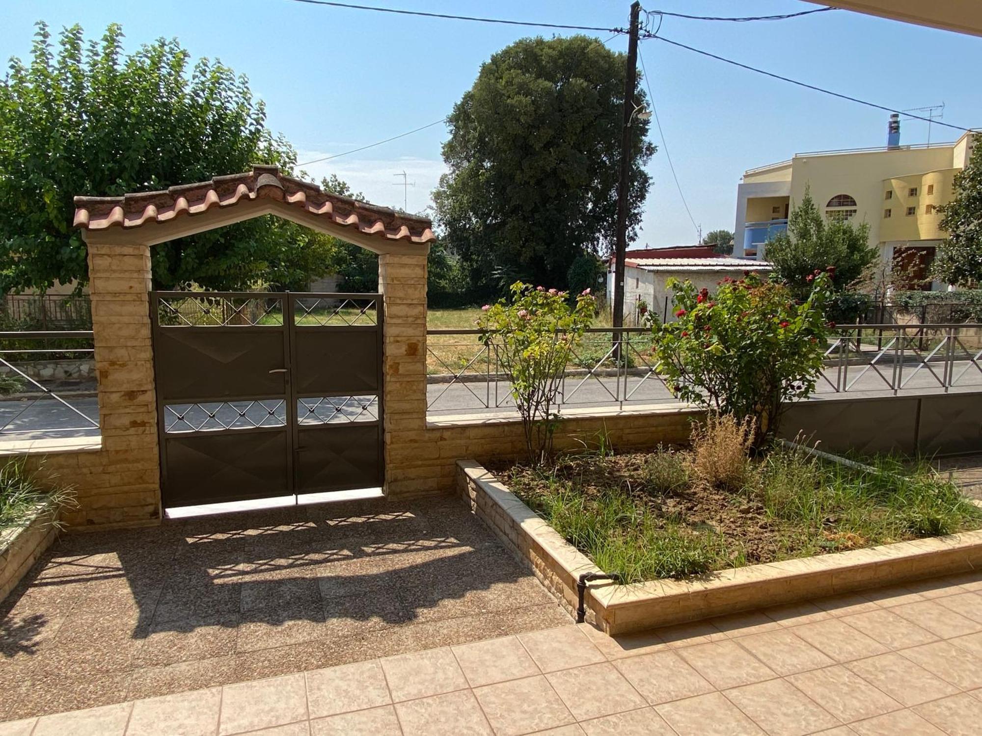 Cozy & Quiet City Apartment Трикала Экстерьер фото