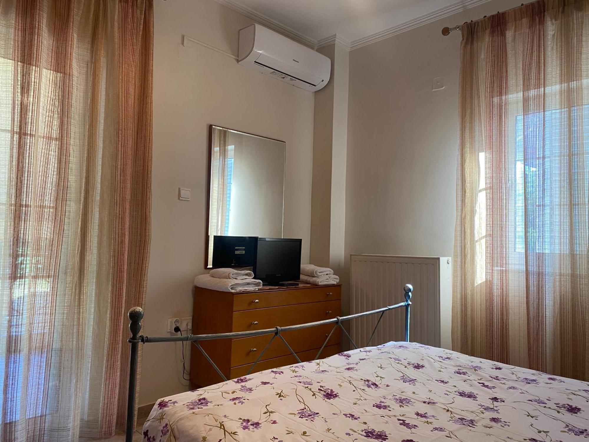 Cozy & Quiet City Apartment Трикала Экстерьер фото